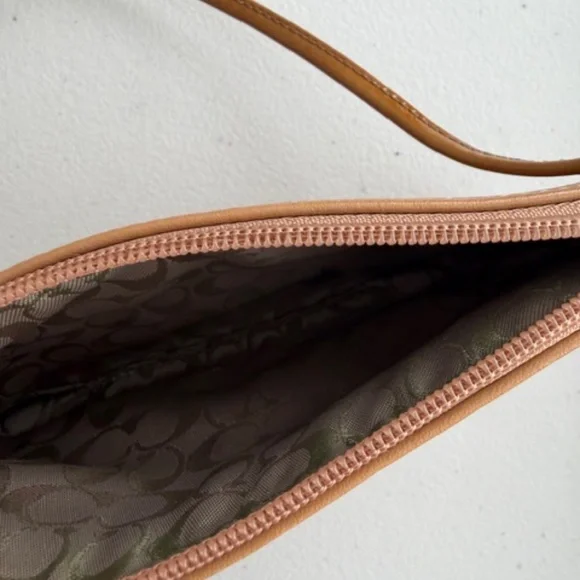 Coach - Picture 4 of 4